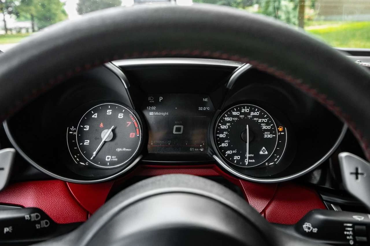 Alfa Romeo Giulia Quadrifoglio, АВТОКРЕДИТ, снимка 13 - Автомобили и джипове - 55930662