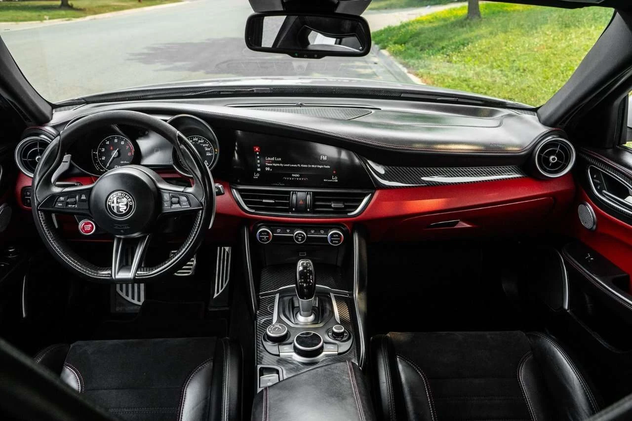 Alfa Romeo Giulia Quadrifoglio, АВТОКРЕДИТ, снимка 9 - Автомобили и джипове - 55930662
