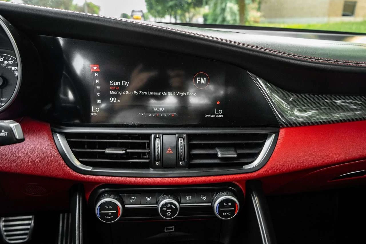 Alfa Romeo Giulia Quadrifoglio, АВТОКРЕДИТ, снимка 14 - Автомобили и джипове - 55930662