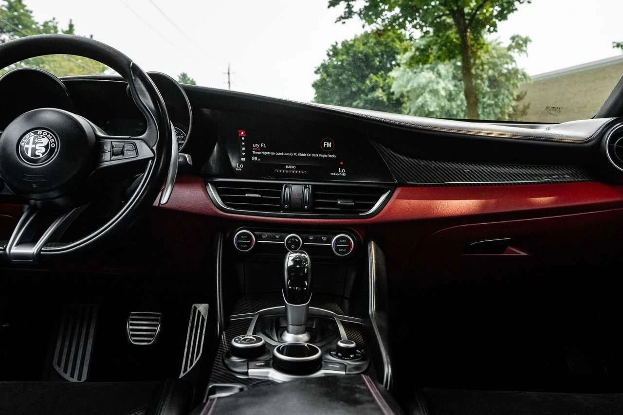 Alfa Romeo Giulia Quadrifoglio, АВТОКРЕДИТ, снимка 10 - Автомобили и джипове - 55930662
