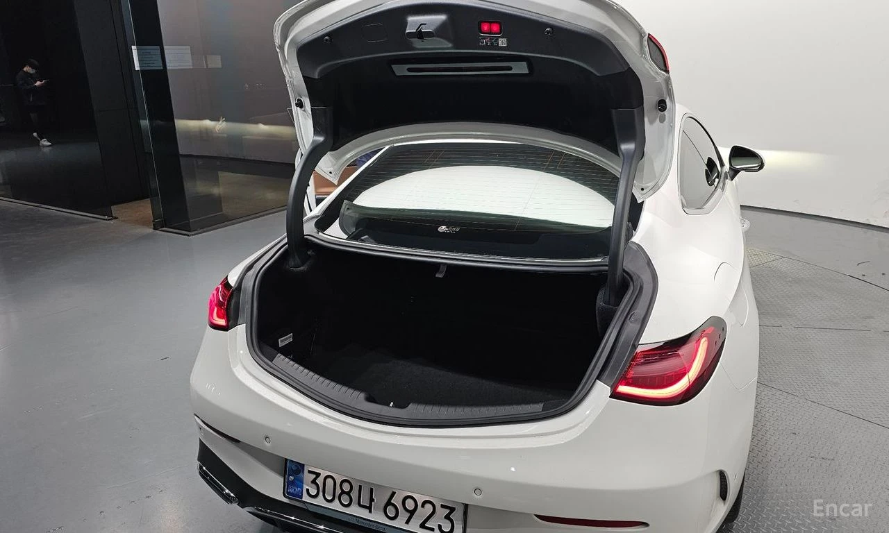 Mercedes-Benz CLE 450 4MATIC* AMG* LINE* BURMESTER* ОБДУВАНЕ* ДИСТРОНИК*, снимка 16 - Автомобили и джипове - 56114116