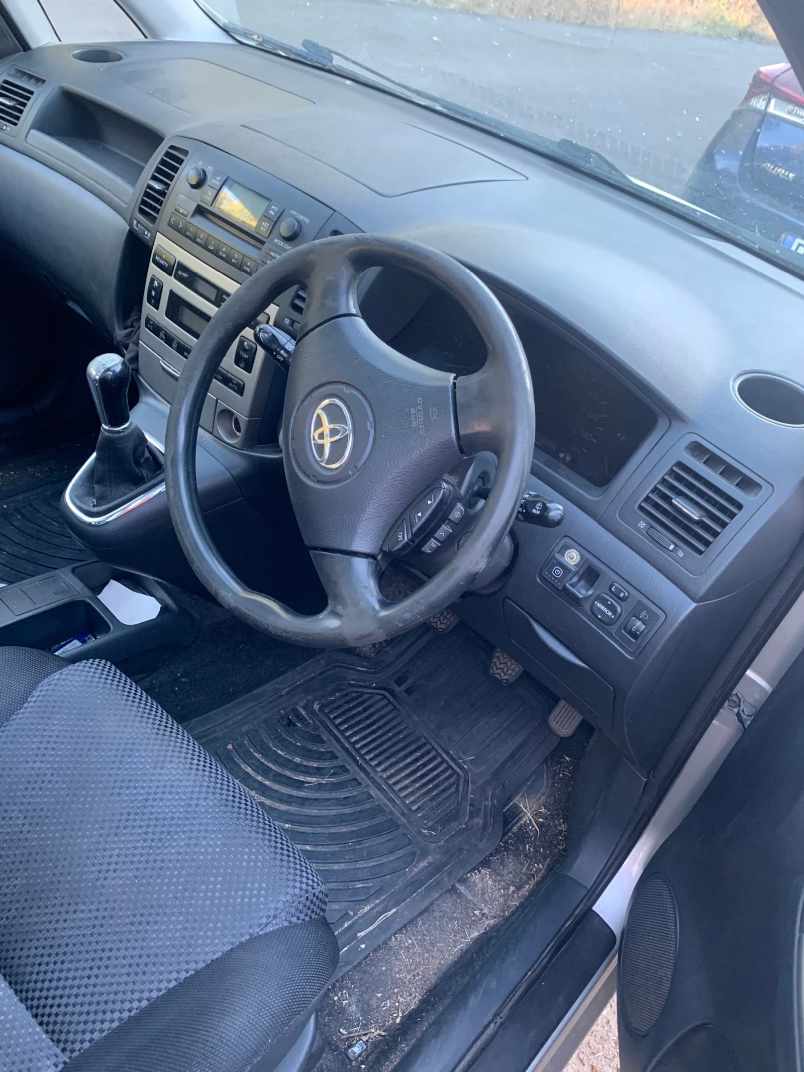 Toyota Corolla verso, снимка 11 - Автомобили и джипове - 56390024