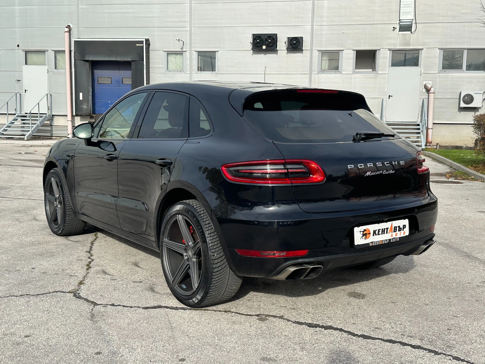 Porsche Macan turbo 3.6i 400 к.с. - изображение 3