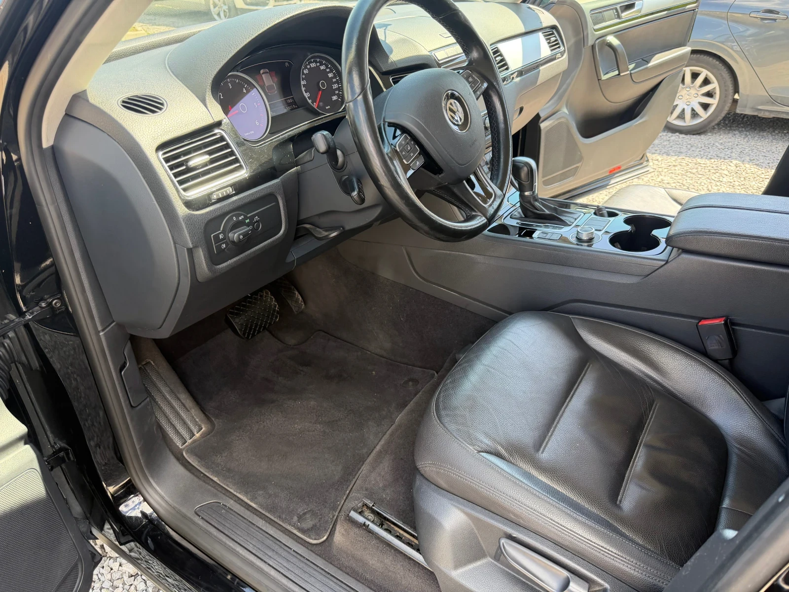 VW Touareg V6 TDI Bluemotion , снимка 7 - Автомобили и джипове - 54248613