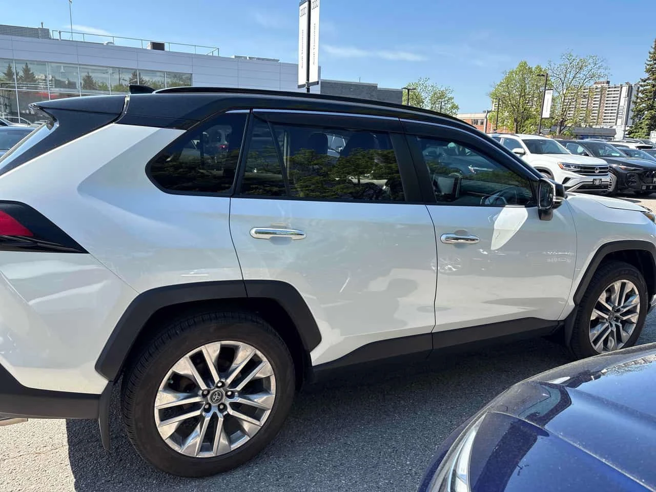 Toyota Rav4 Limited/ЛЕНТИ/360/ПАНО/ПОДГРЕВ/CARFAX/ФИНАНСИРАНЕ, снимка 4 - Автомобили и джипове - 54712423