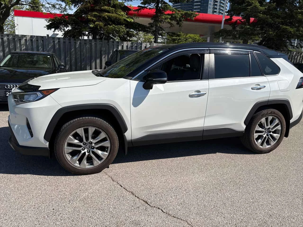 Toyota Rav4 Limited/ЛЕНТИ/360/ПАНО/ПОДГРЕВ/CARFAX/ФИНАНСИРАНЕ, снимка 3 - Автомобили и джипове - 54712423