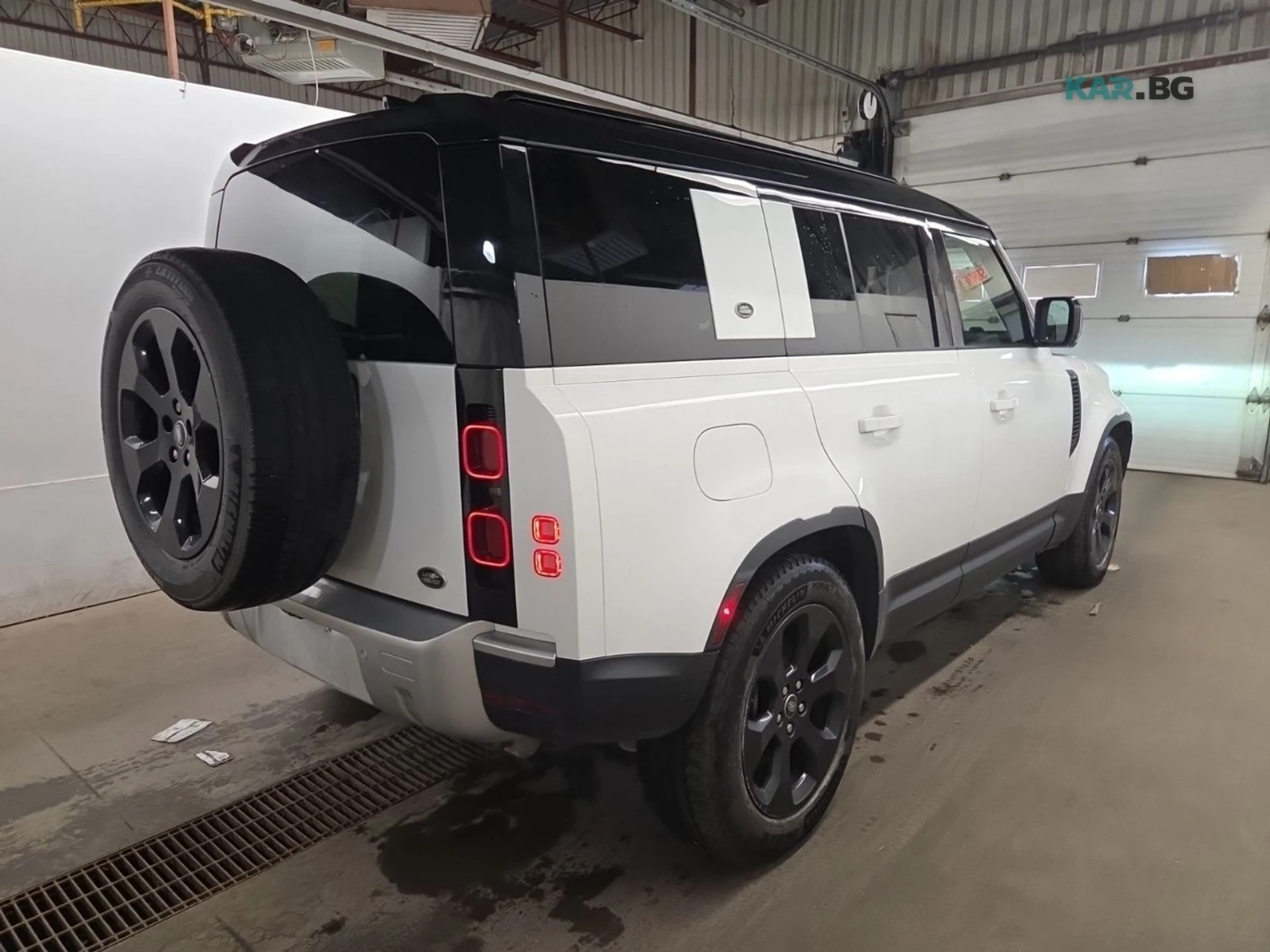 Land Rover Defender SE * AвтоКредит * (ЦЕНА ДО БГ), снимка 3 - Автомобили и джипове - 55105067