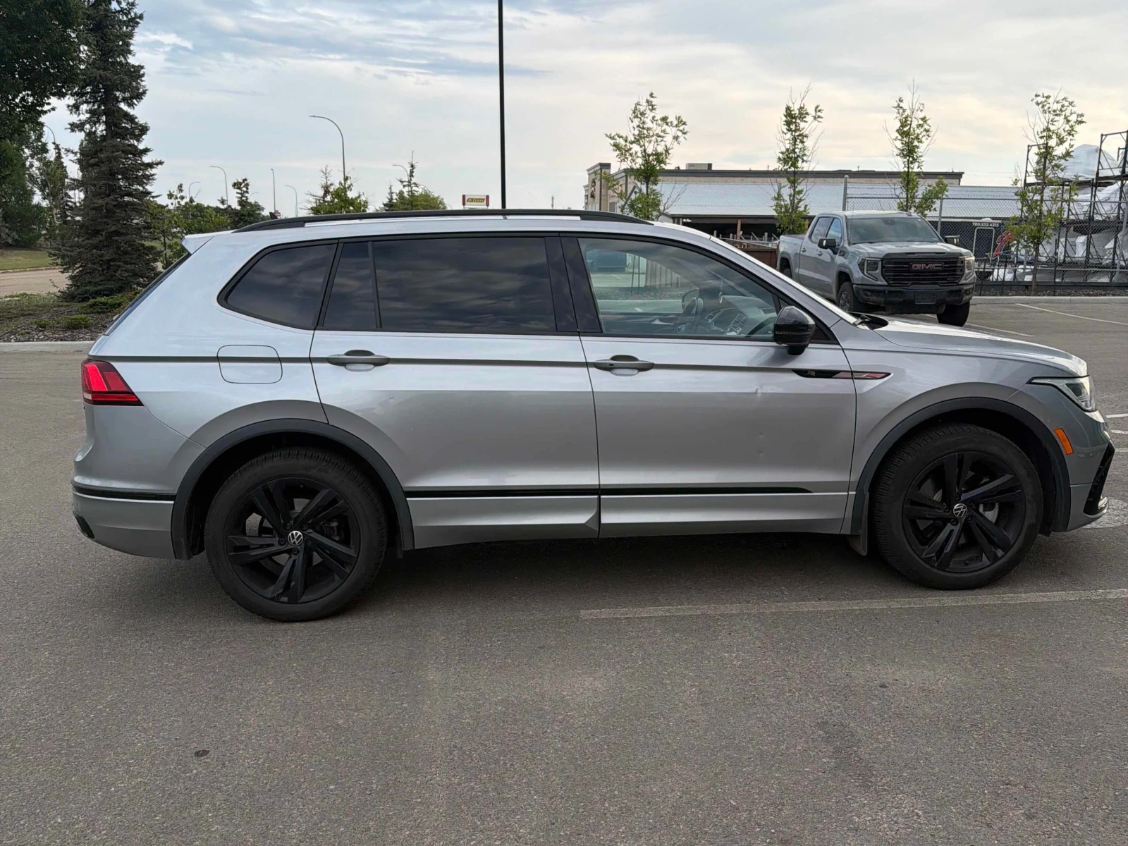 VW Tiguan * Comfortline R Line Black Edition * CARFAX * БЕЗ , снимка 3 - Автомобили и джипове - 55912644