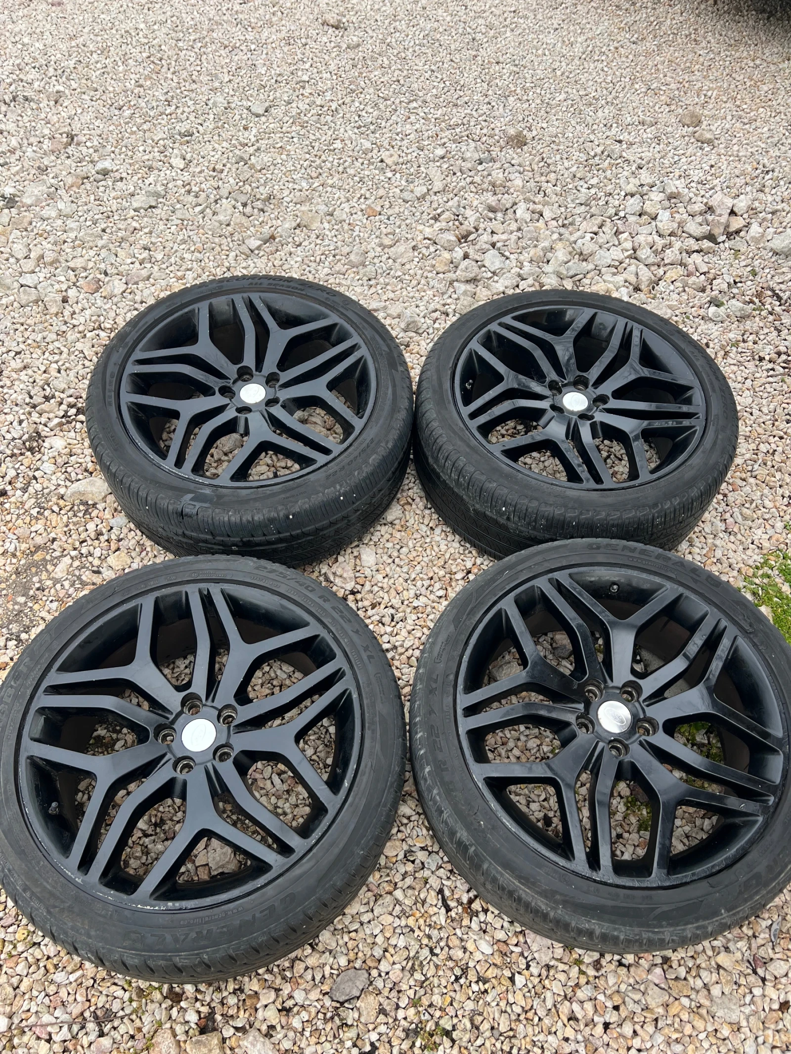 Гуми с джанти Pirelli 275/40R22