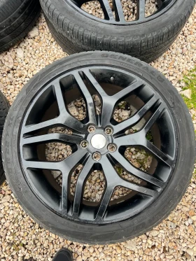 Гуми с джанти Pirelli 275/40R22, снимка 3 - Гуми и джанти - 53693660