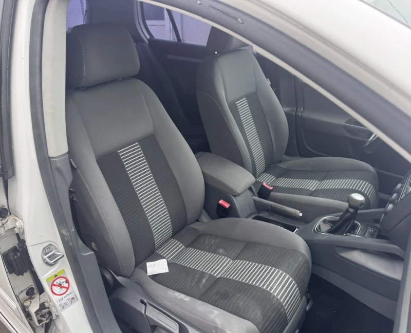 VW Golf 1.9, снимка 8 - Автомобили и джипове - 53436529