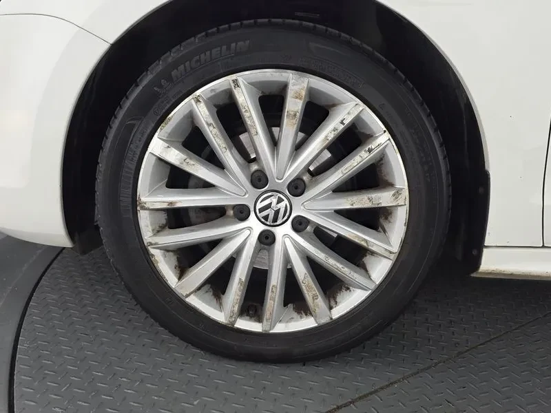 VW Jetta 1.6 Tdi Bluemotion, снимка 5 - Автомобили и джипове - 55748461