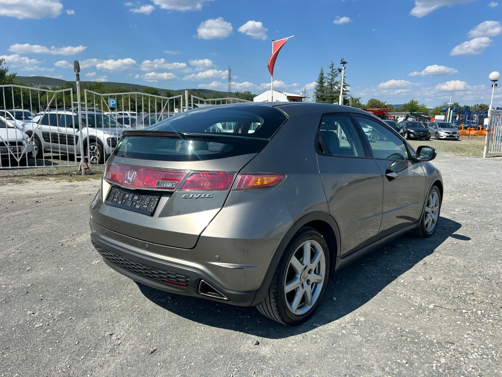 Honda Civic 1.8i - 140 кс I-VTEC / БЕНЗИН / ПАРКТРОНИК  - изображение 5
