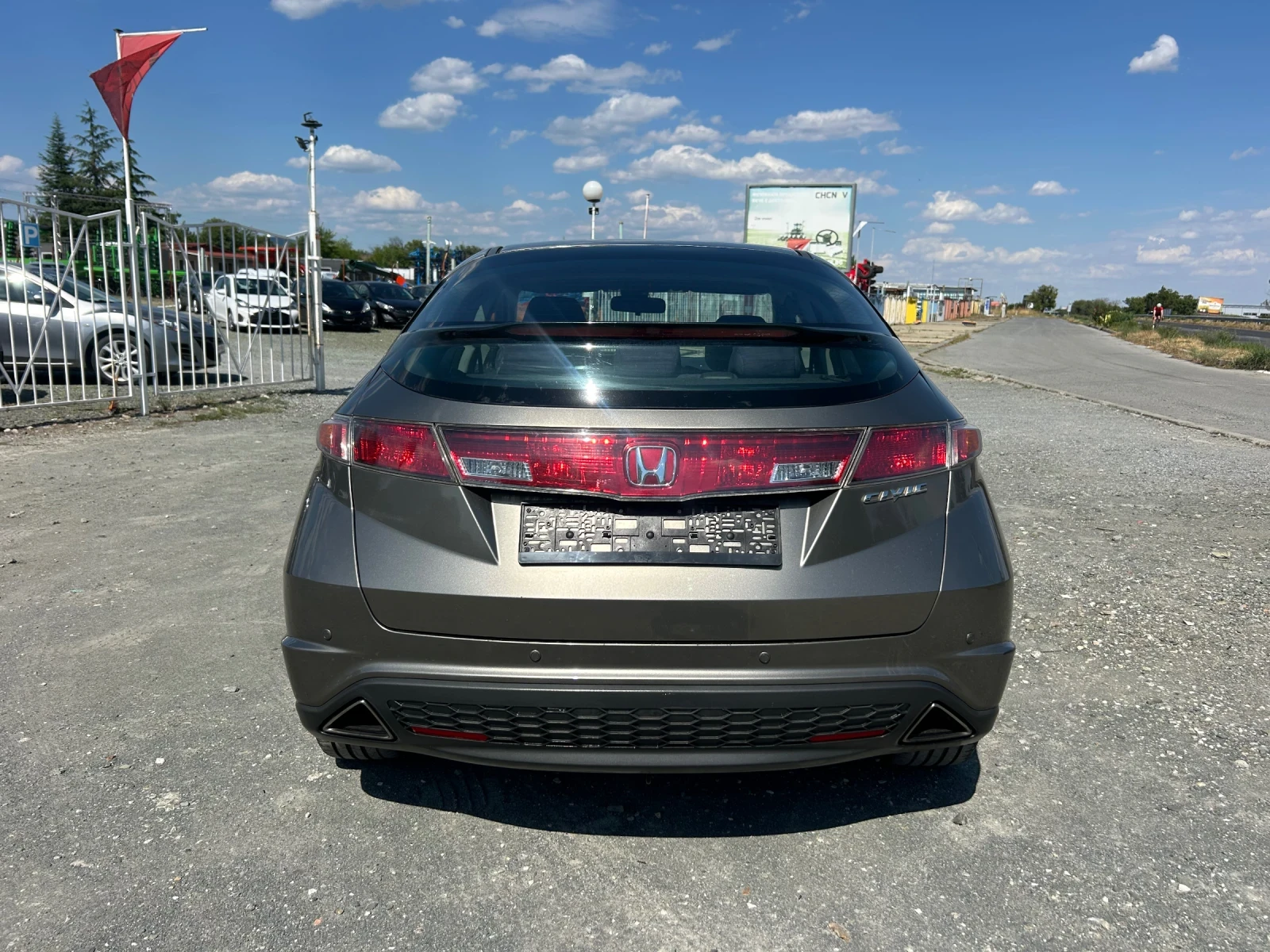 Honda Civic 1.8i - 140 кс I-VTEC / БЕНЗИН / ПАРКТРОНИК  - изображение 6