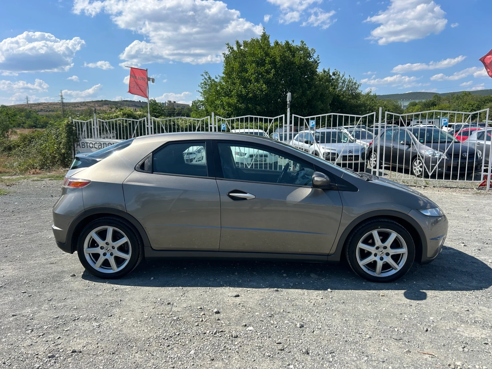 Honda Civic 1.8i - 140 кс I-VTEC / БЕНЗИН / ПАРКТРОНИК  - изображение 4