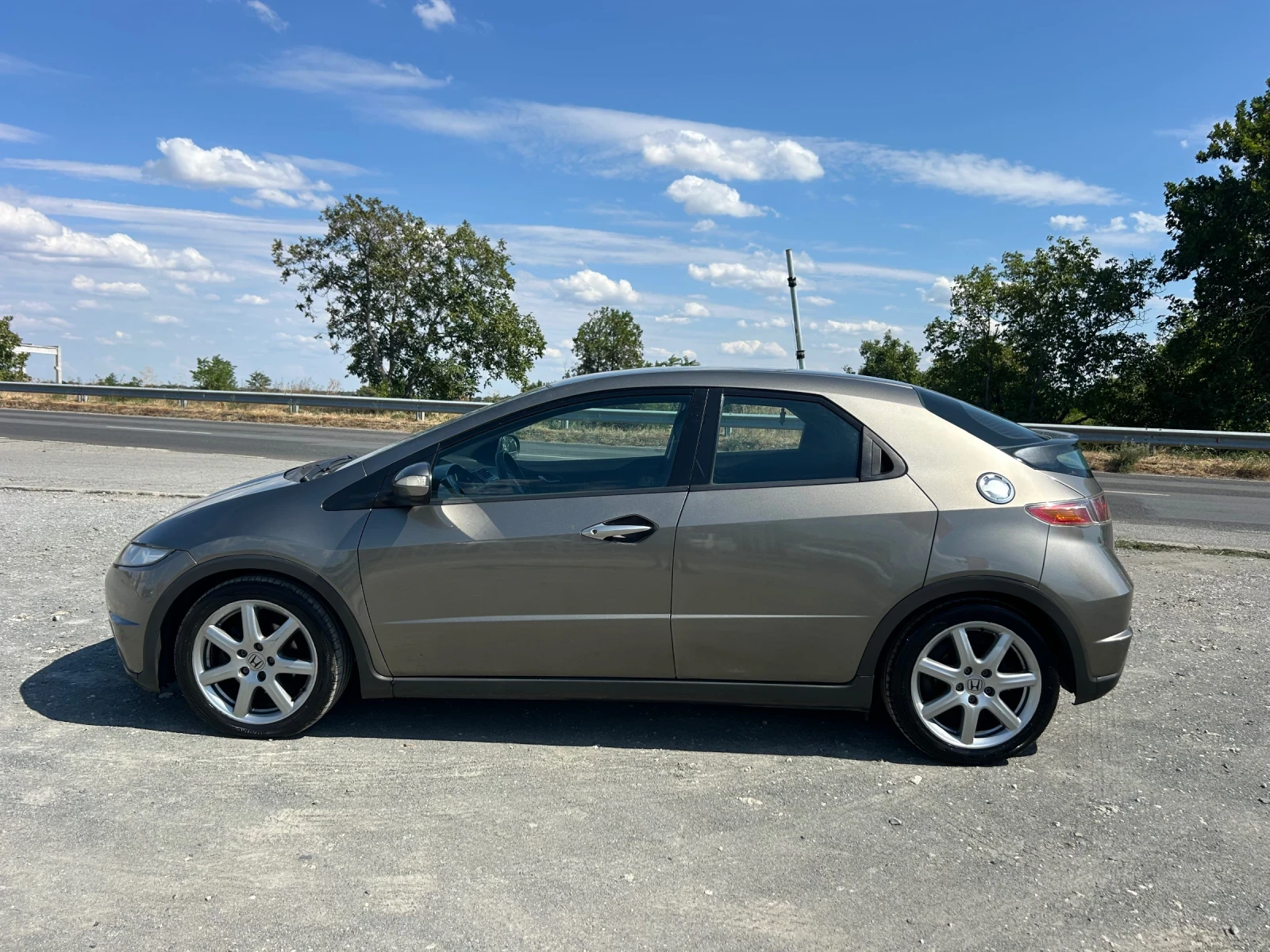 Honda Civic 1.8i - 140 кс I-VTEC / БЕНЗИН / ПАРКТРОНИК  - изображение 8