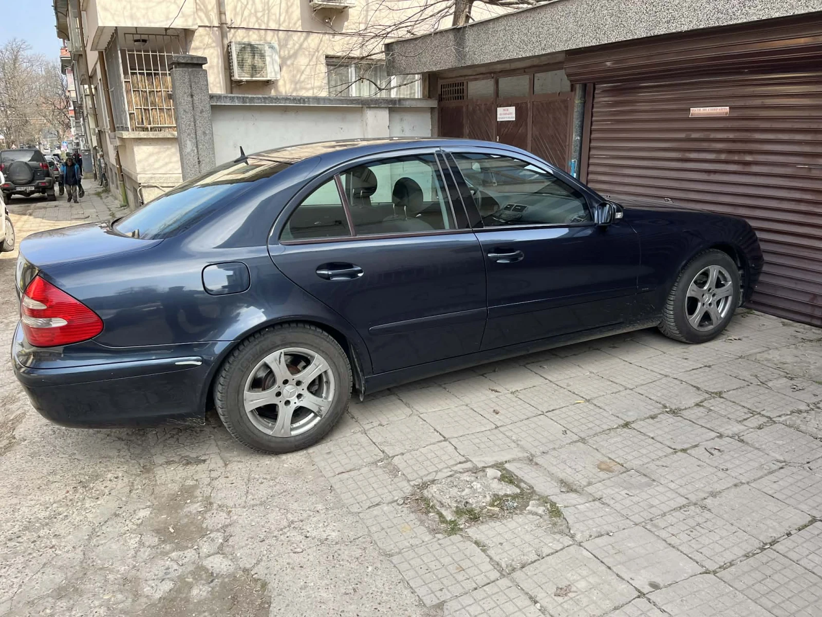 Mercedes-Benz E 220 cdi, снимка 9 - Автомобили и джипове - 53845803