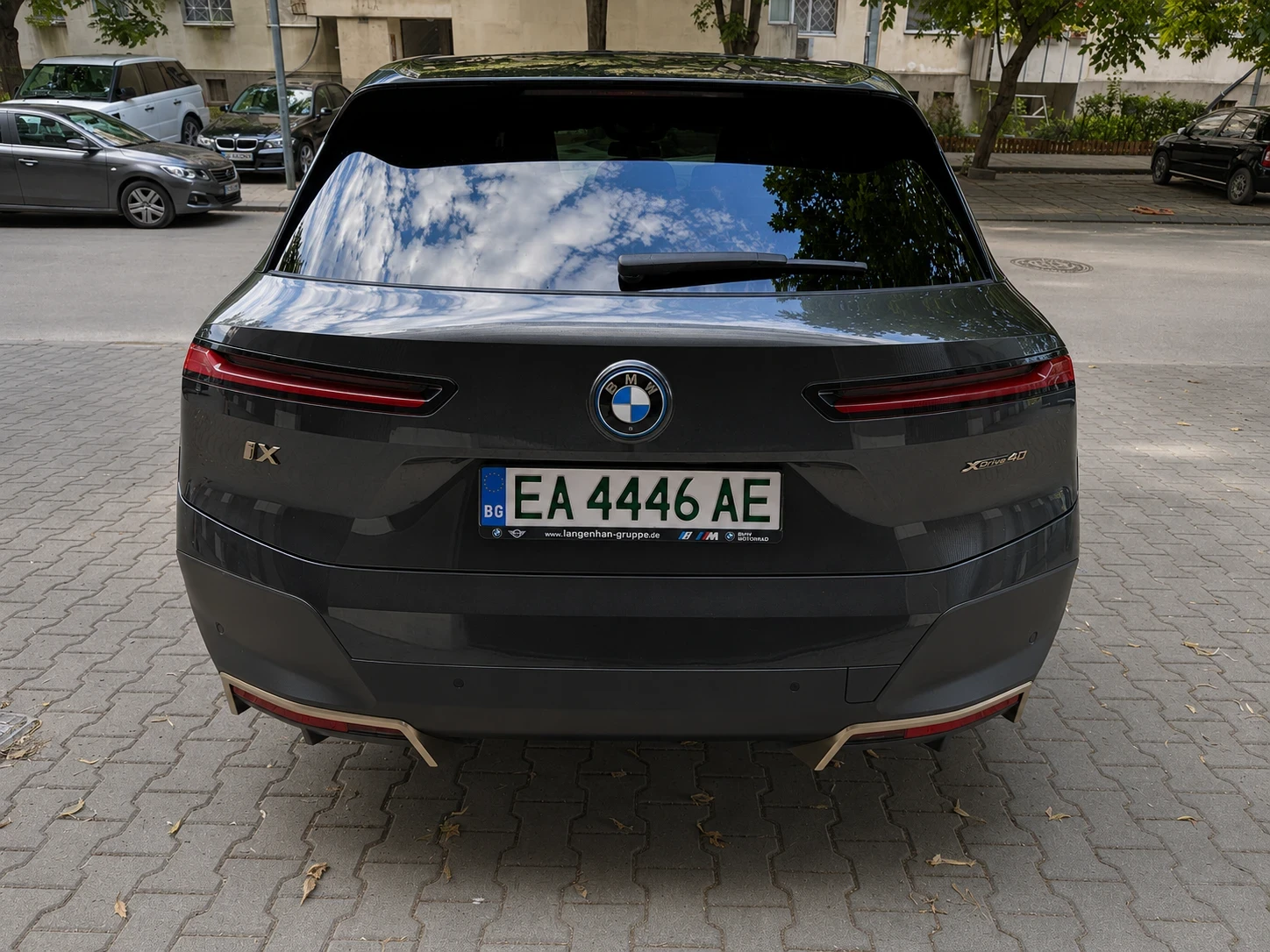 BMW iX xDrive40, 22 , Laser, HKardon, Sky Lounge, 4-zone, снимка 4 - Автомобили и джипове - 55270296