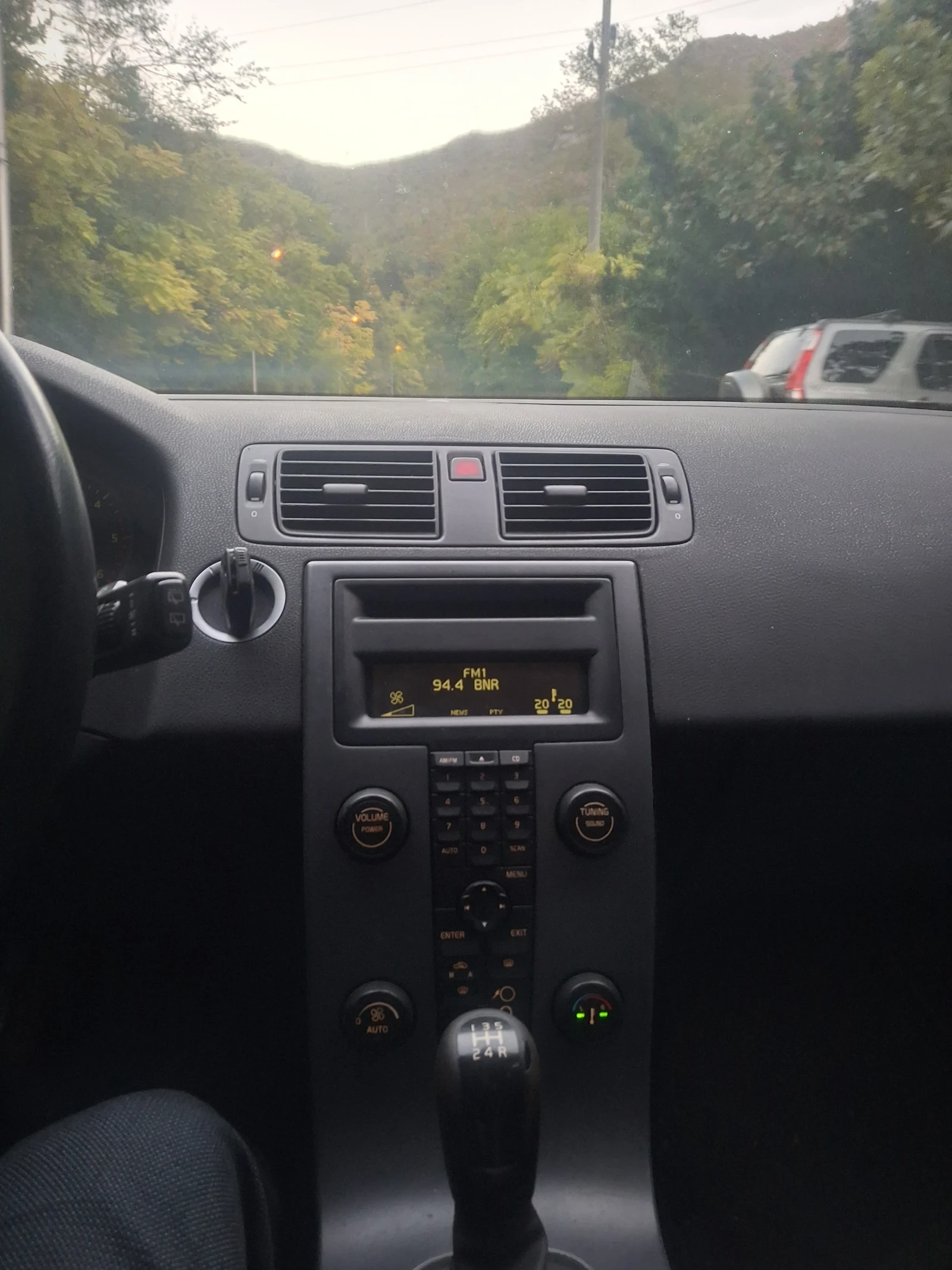 Volvo V50 1.6 HDI Обслужен , снимка 4 - Автомобили и джипове - 54019108