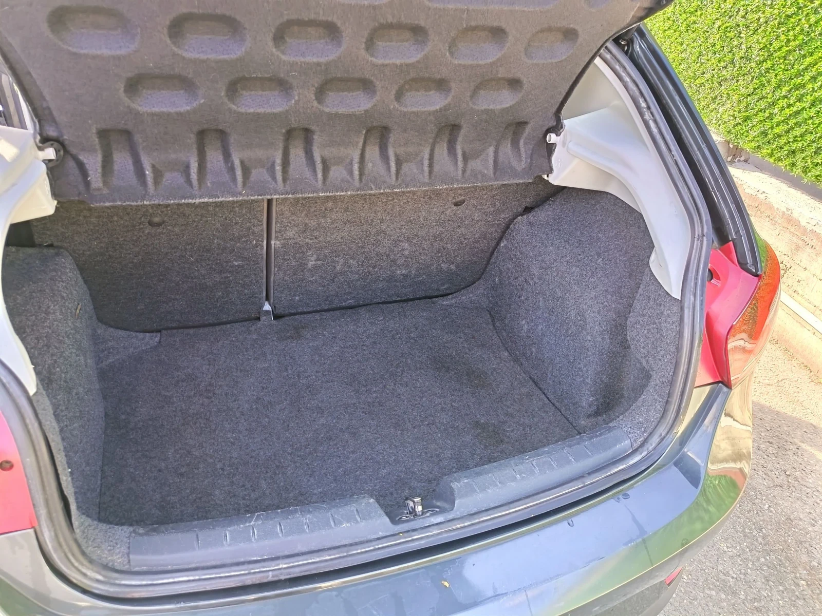 Seat Ibiza 1.6TDI, снимка 9 - Автомобили и джипове - 54229902