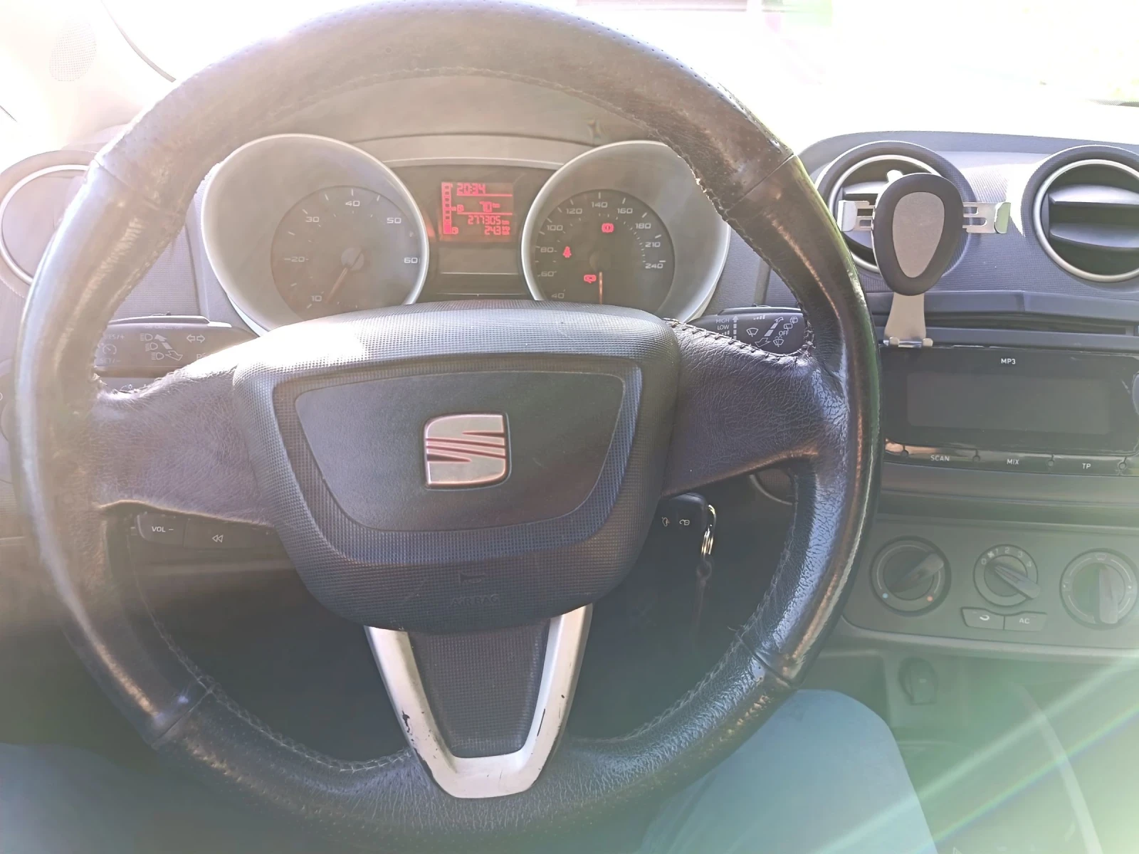 Seat Ibiza 1.6TDI, снимка 7 - Автомобили и джипове - 54229902