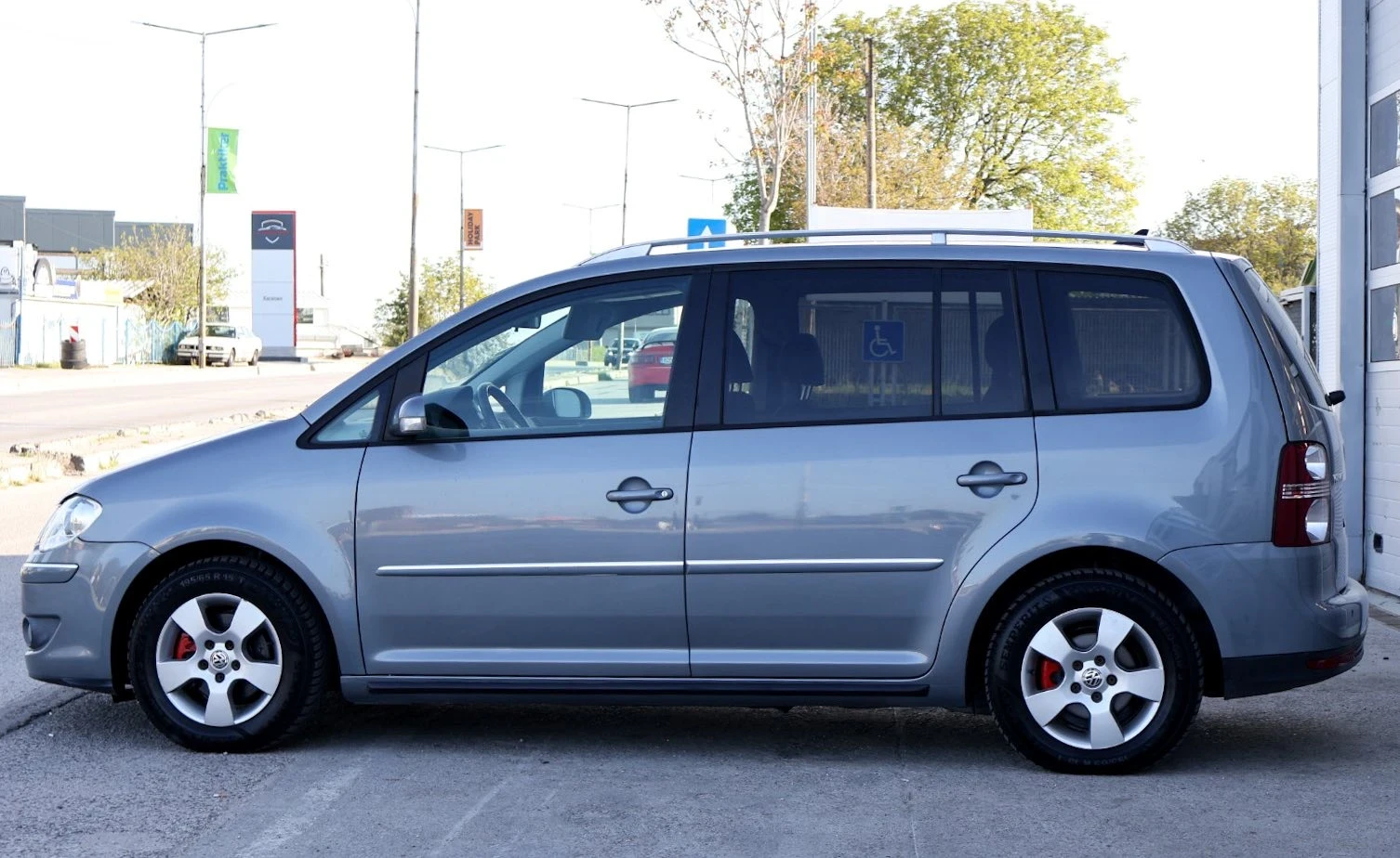 VW Touran 1.9 TDI Highline, снимка 3 - Автомобили и джипове - 54346800