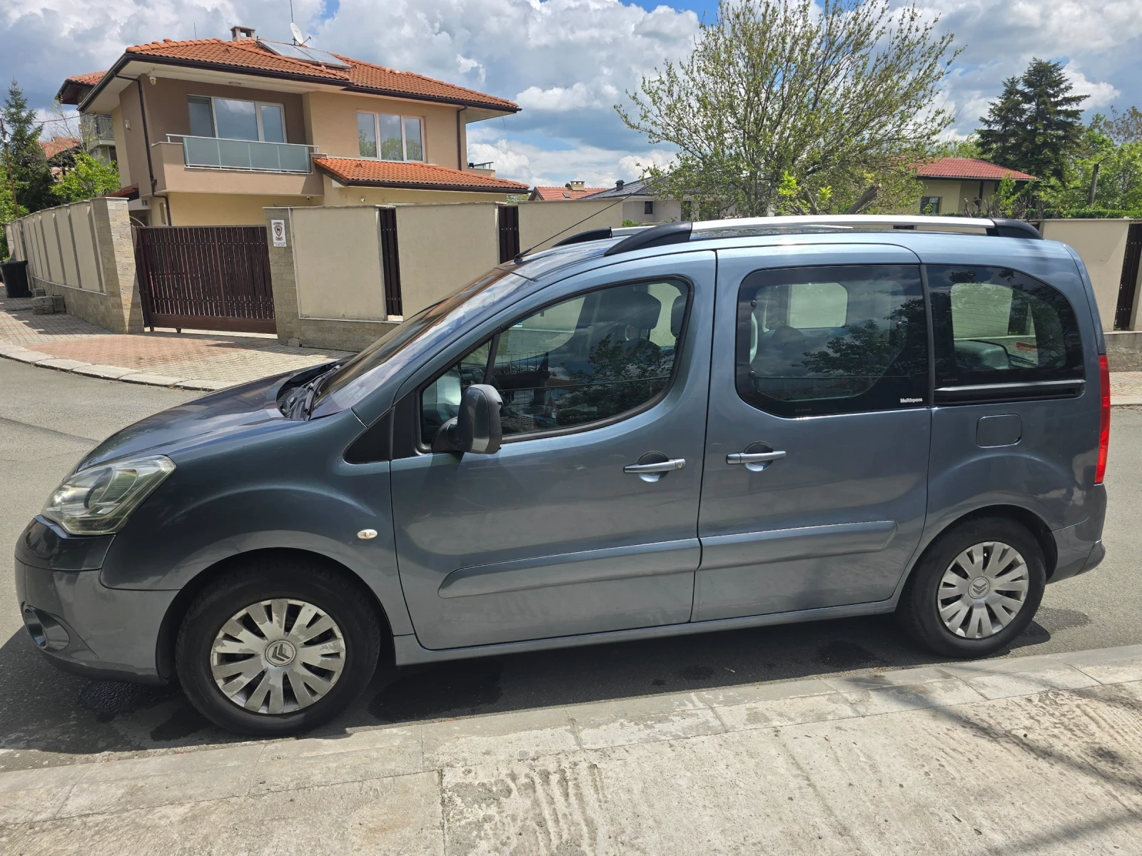 Citroen Berlingo 1.6 HDI, снимка 8 - Автомобили и джипове - 54553356