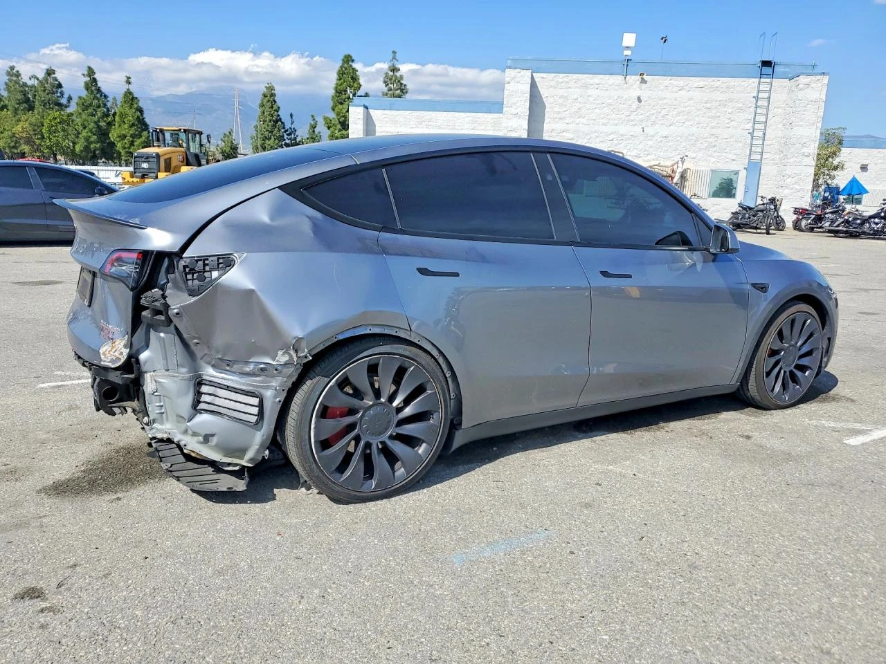 Tesla Model Y, снимка 3 - Автомобили и джипове - 54664187