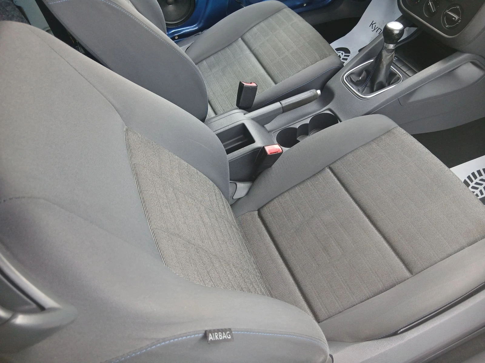 VW Golf 1.6 I, снимка 10 - Автомобили и джипове - 54970340