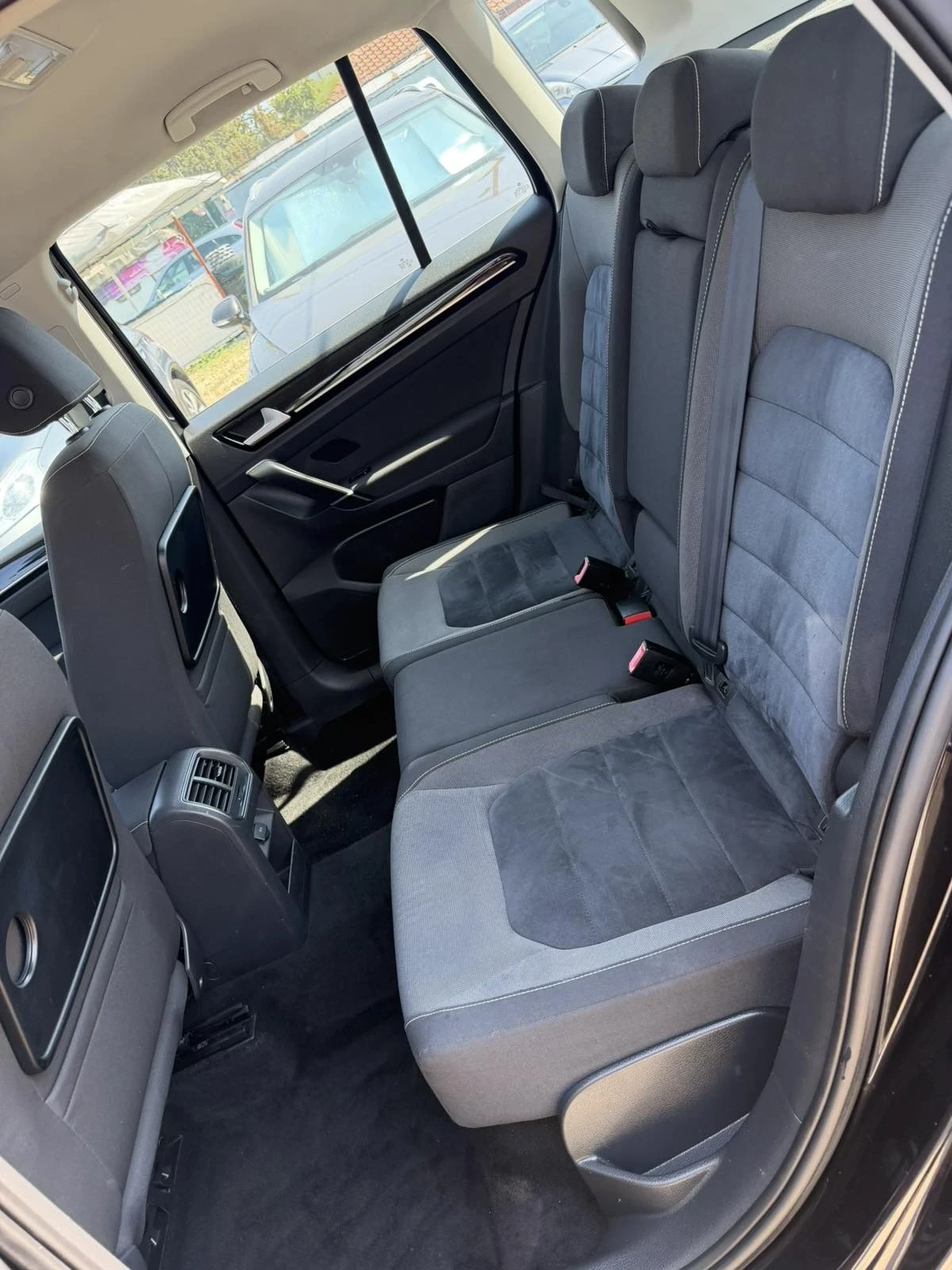 VW Sportsvan 1.4TSI 100%РЕАЛНИ КМ НАВИГАЦИЯ ЛИЗИНГ ВИДЕО, снимка 11 - Автомобили и джипове - 55781089