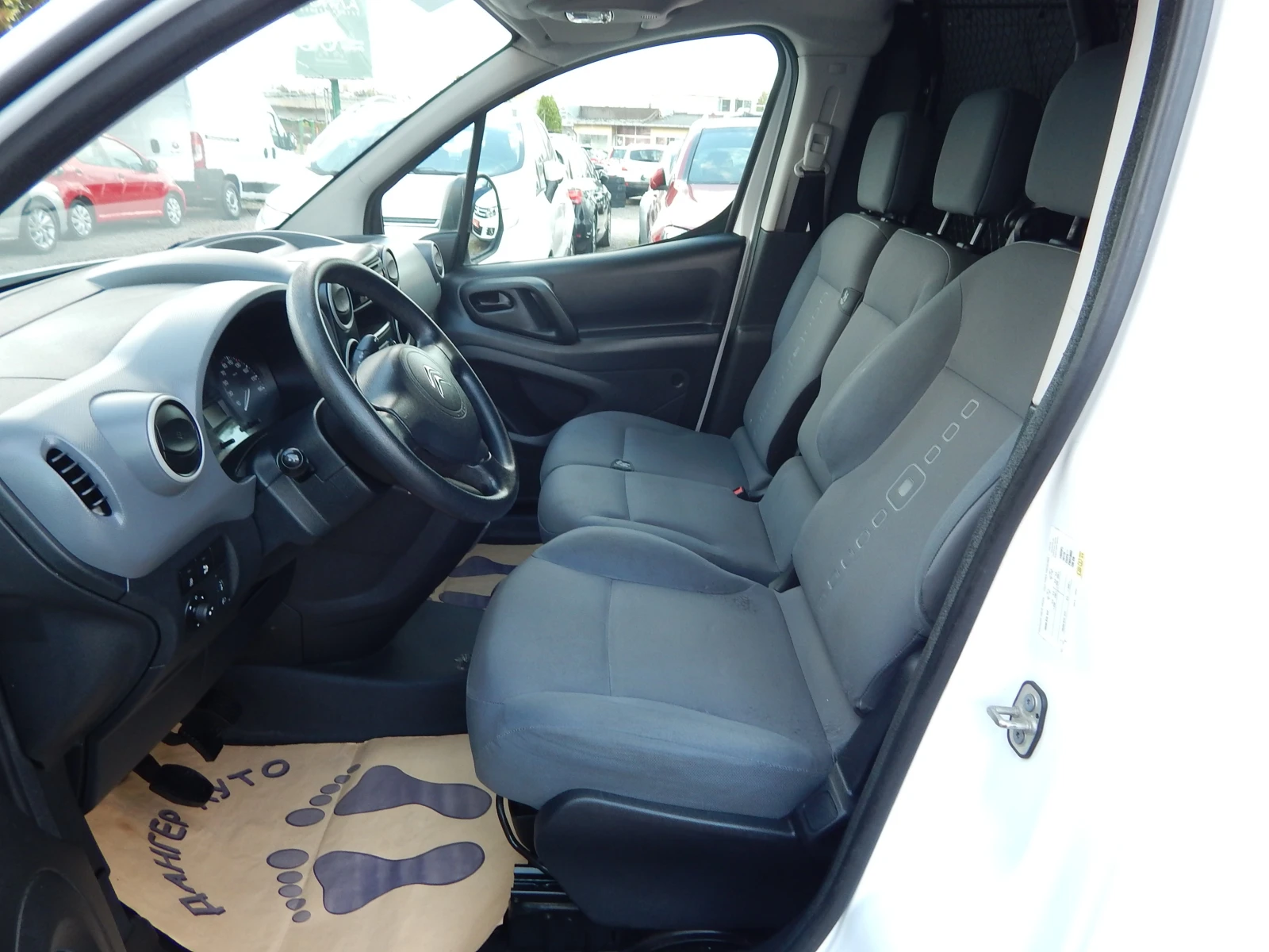 Peugeot Partner 1.6HDI* 3места* ЕВРО5Б* , снимка 11 - Автомобили и джипове - 55836941