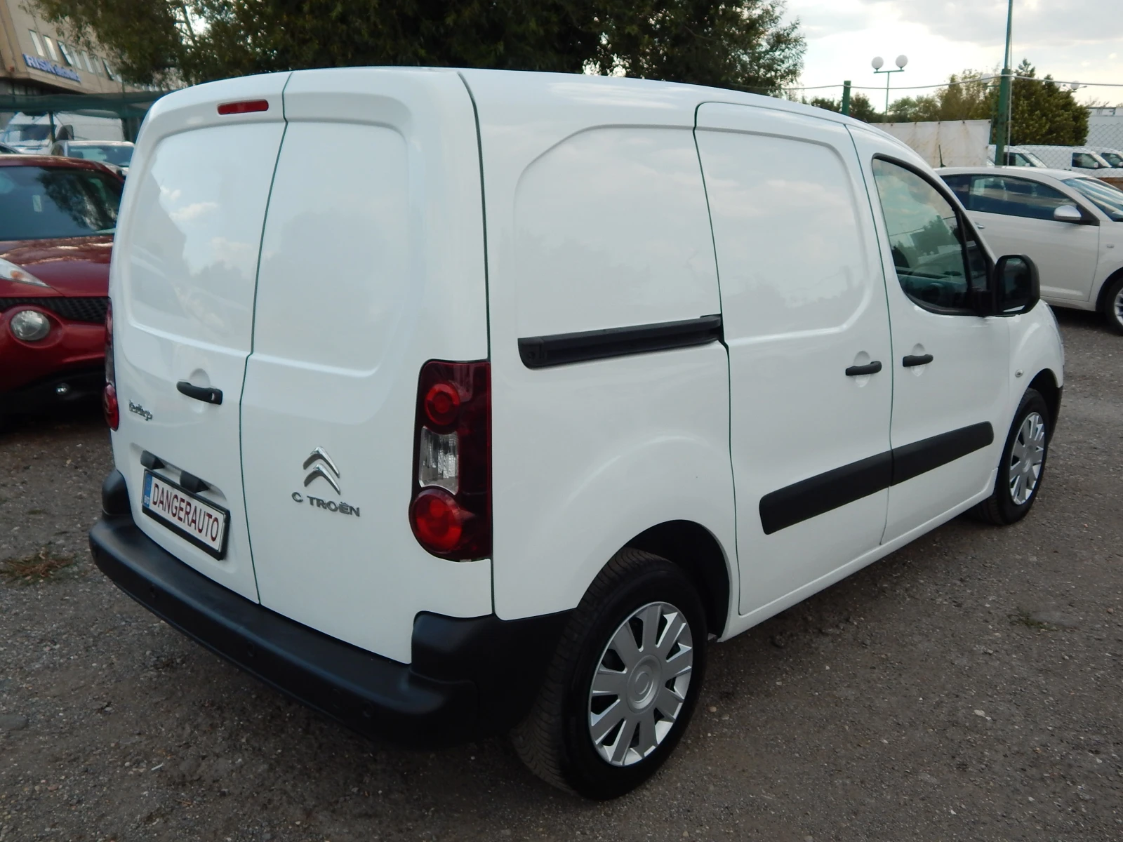 Peugeot Partner 1.6HDI* 3места* ЕВРО5Б* , снимка 4 - Автомобили и джипове - 55836941