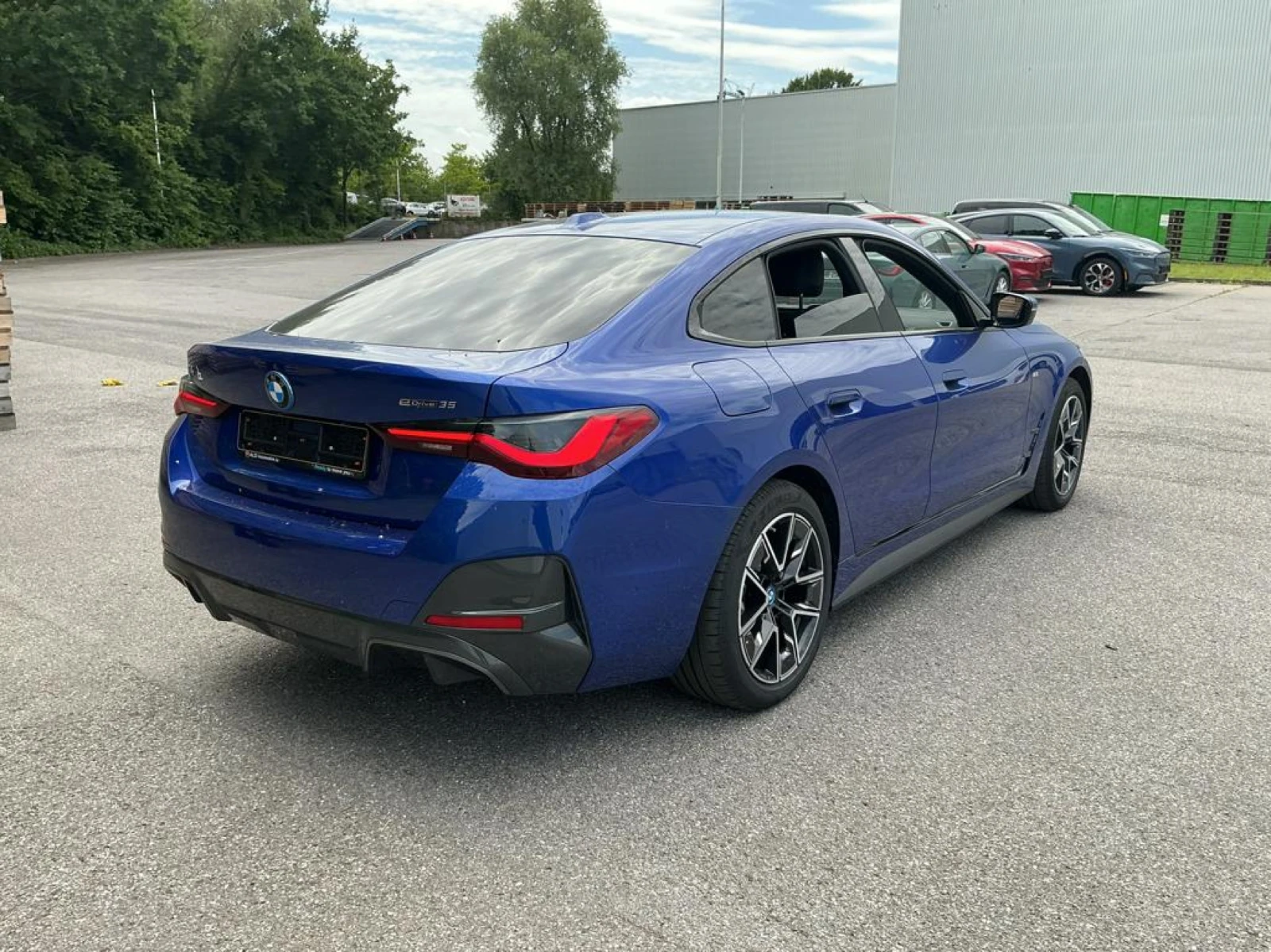 BMW i4 35e M Sport, снимка 6 - Автомобили и джипове - 56097153
