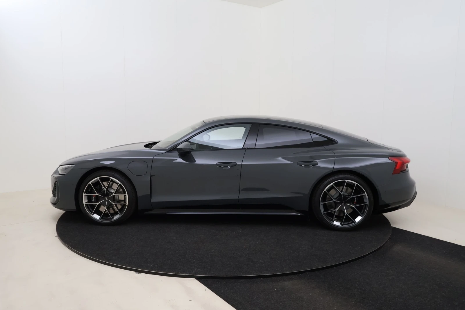 Audi E-Tron GT RS 93 kWh, снимка 5 - Автомобили и джипове - 56628353