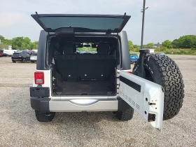 Jeep Wrangler JK Unlimited * 4x4 Sahara * CARFAX * , снимка 11