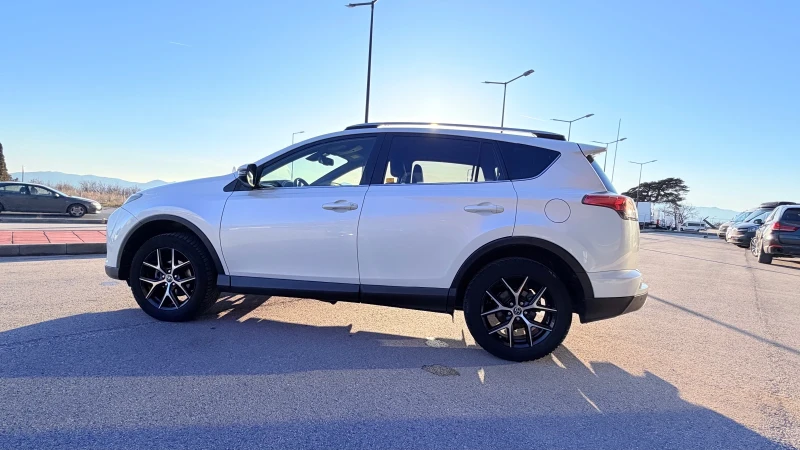 Toyota Rav4 2.0i-152к.с.;4х4;ПОДГРЕВ;Keyless-Go;ЕЛ.БАГАЖНИК, снимка 2 - Автомобили и джипове - 53178642