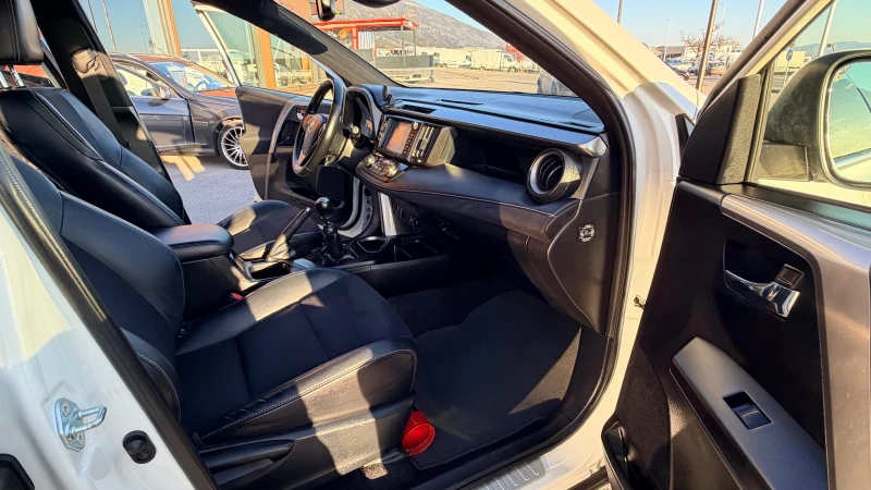 Toyota Rav4 2.0i-152к.с.;4х4;ПОДГРЕВ;Keyless-Go;ЕЛ.БАГАЖНИК, снимка 13 - Автомобили и джипове - 53178642