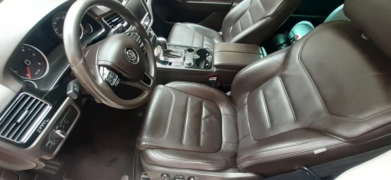 VW Touareg 3.0 TDI УНИКАТ !, снимка 13 - Автомобили и джипове - 53181710