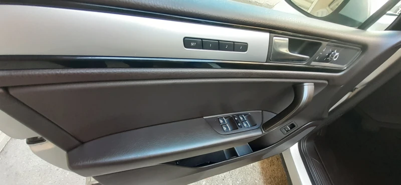 VW Touareg 3.0 TDI УНИКАТ !, снимка 10 - Автомобили и джипове - 53181710
