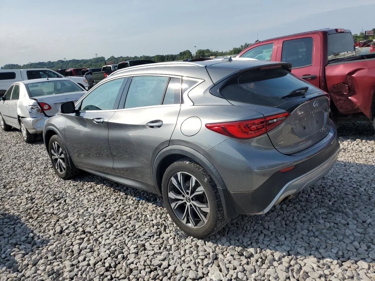 Infiniti QX30 BASE 4X4 2.0T - изображение 3