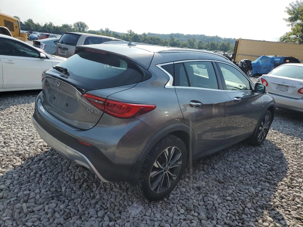 Infiniti QX30 BASE 4X4 2.0T - изображение 4