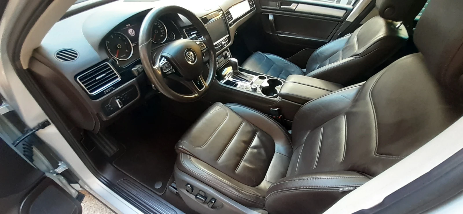 VW Touareg 3.0 TDI 4x4 УНИКАТ !, снимка 14 - Автомобили и джипове - 53181710