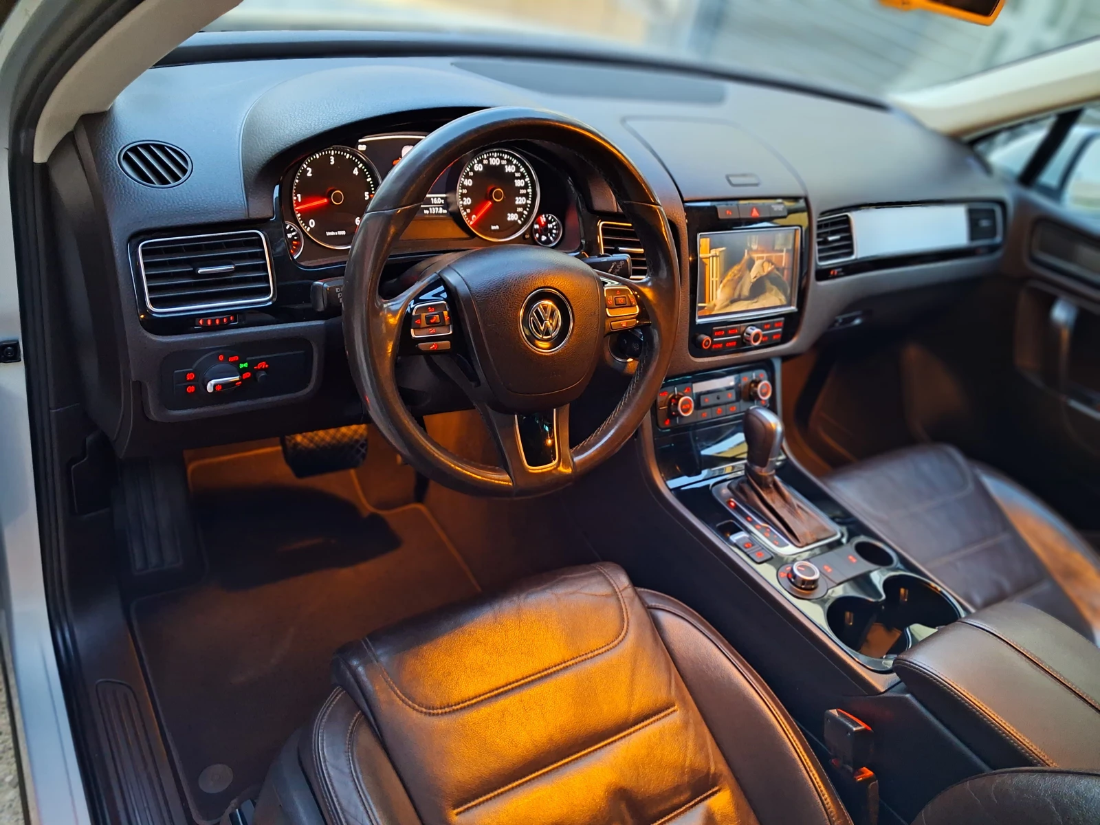 VW Touareg 3.0 TDI 4x4 УНИКАТ !, снимка 11 - Автомобили и джипове - 53181710