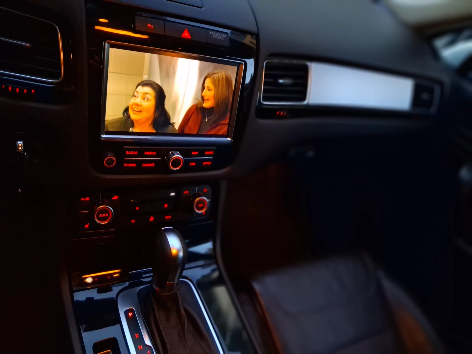 VW Touareg 3.0 TDI 4x4 УНИКАТ !, снимка 8 - Автомобили и джипове - 53181710