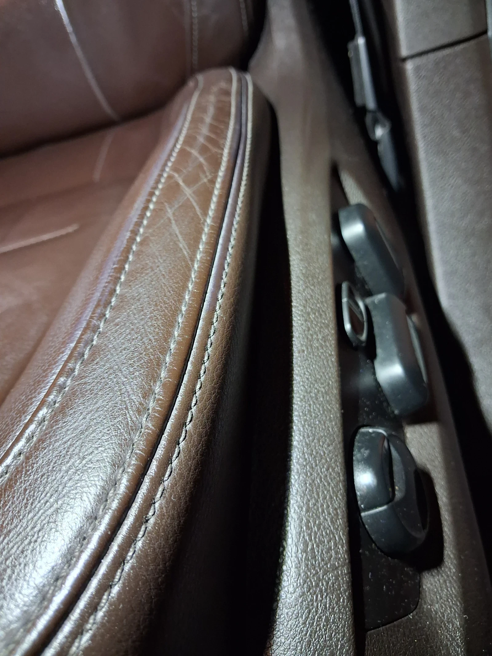 VW Touareg 3.0 TDI 4x4 УНИКАТ !, снимка 17 - Автомобили и джипове - 53181710