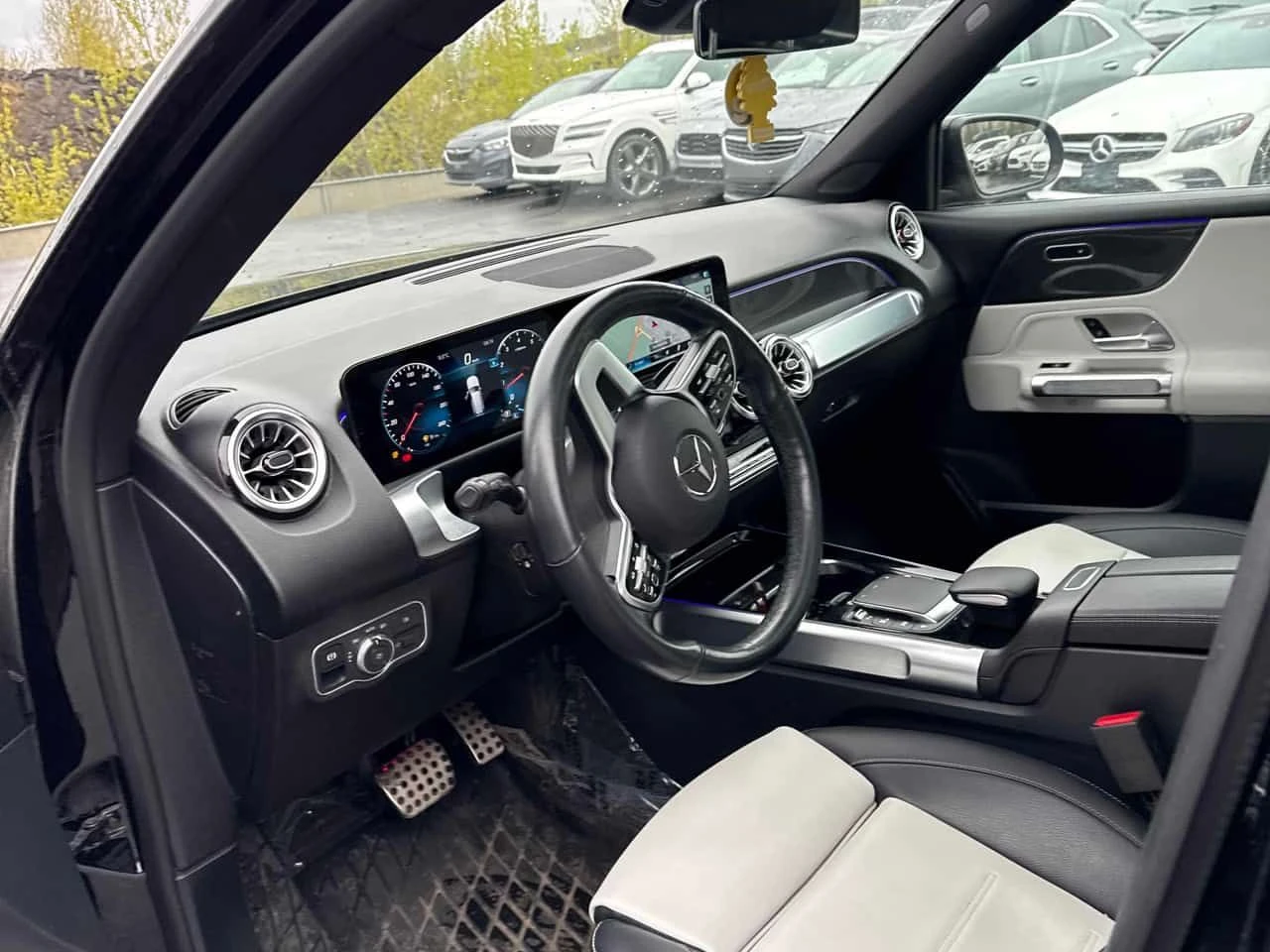 Mercedes-Benz GLB 250 AMG-LINE| DISTR| 360| ПОДГРЕВИ| PANO| АВТОКРЕДИТ, снимка 7 - Автомобили и джипове - 54545873