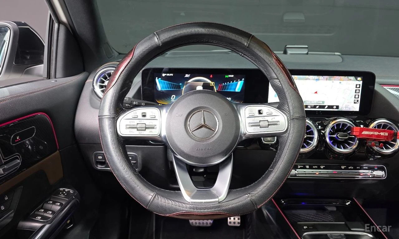 Mercedes-Benz GLA 45 AMG 4MATIC+ * ДИСТРОНИК* ХЕДЪП* LANE* ASSIST* , снимка 7 - Автомобили и джипове - 56045981