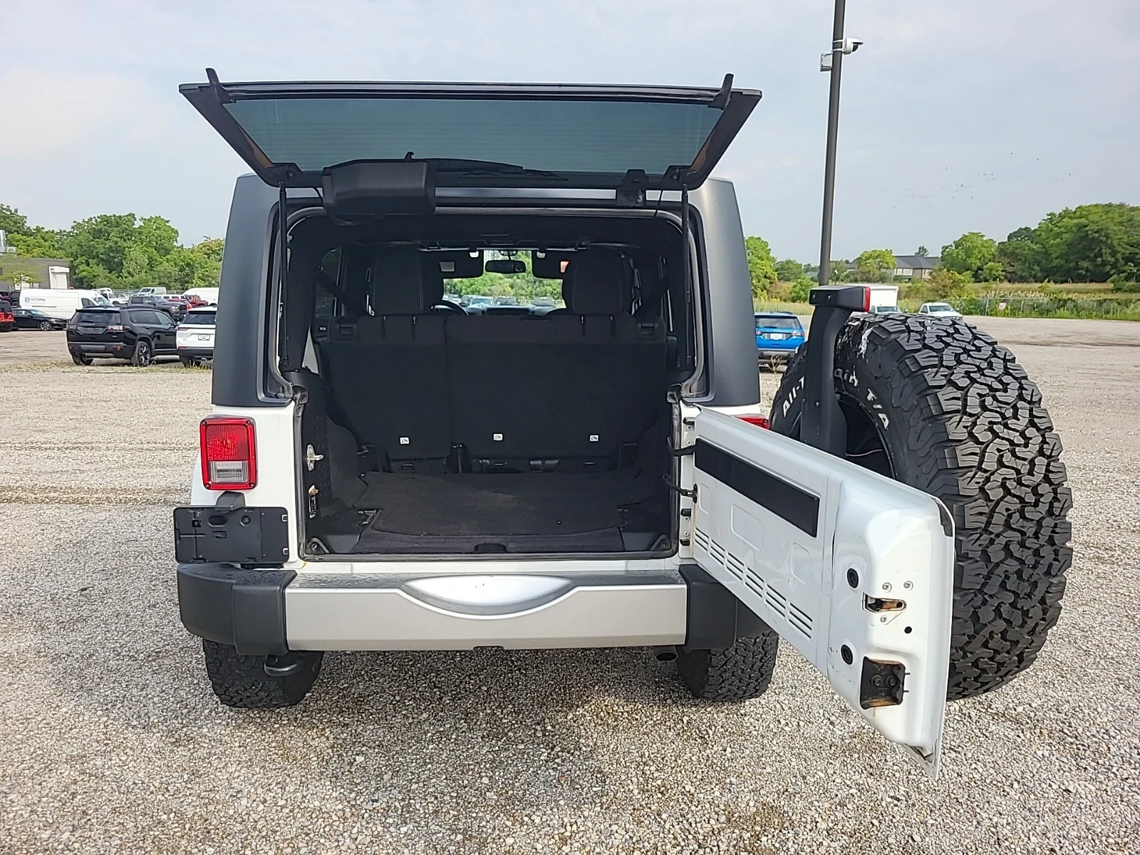 Jeep Wrangler JK Unlimited * 4x4 Sahara * CARFAX * , снимка 11 - Автомобили и джипове - 56120813