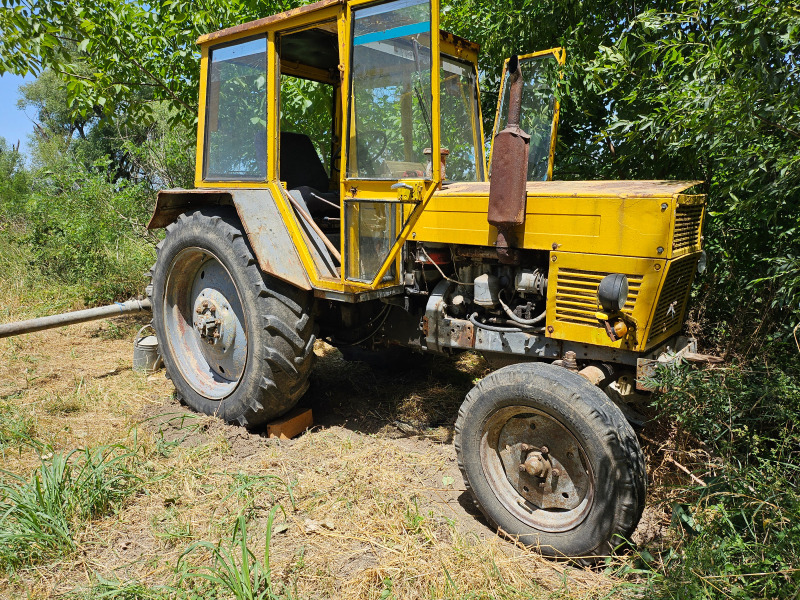 Трактор Болгар TK 80 2 броя , снимка 1 - Селскостопанска техника - 46434328