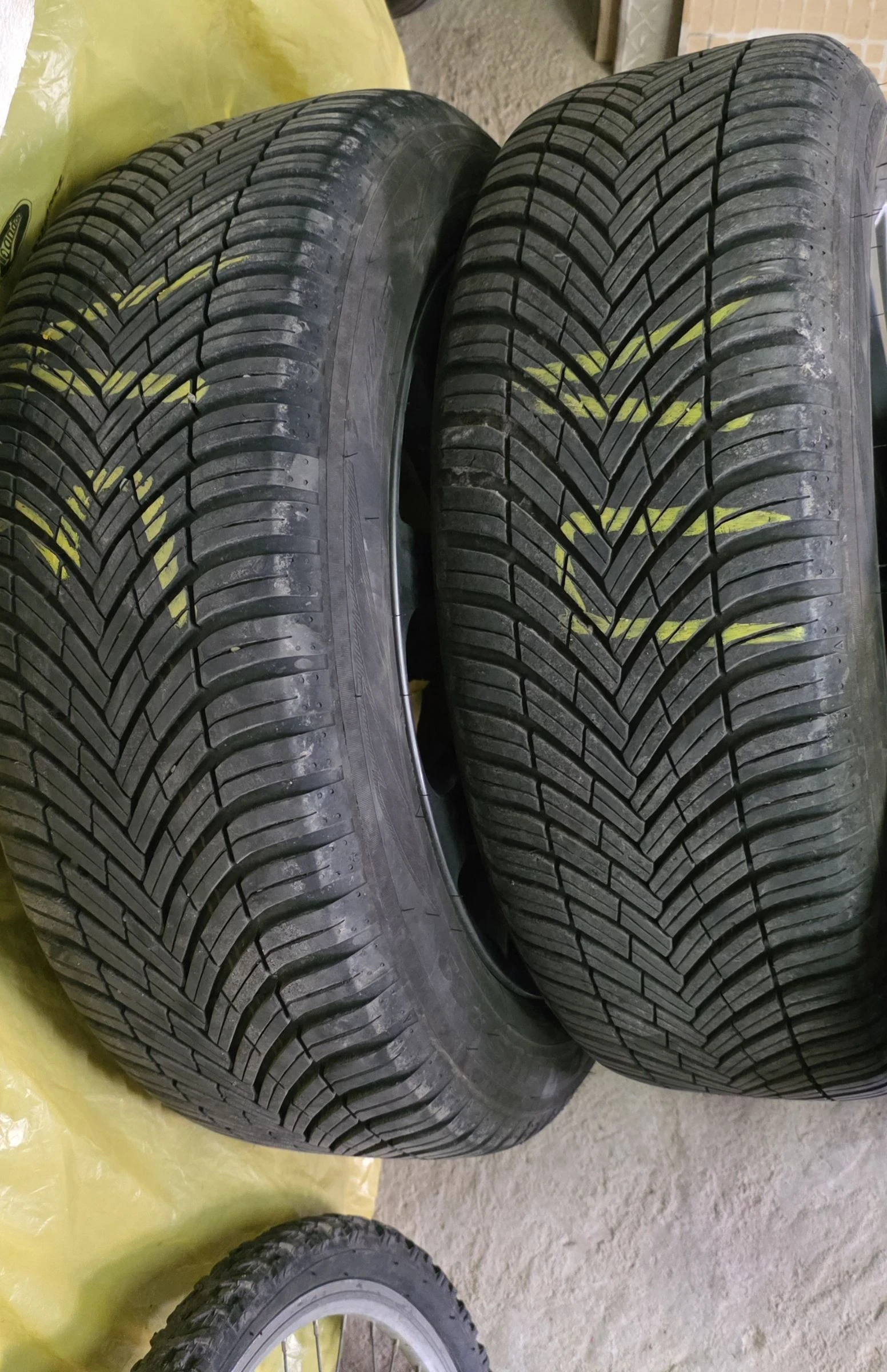 Гуми Всесезонни 215/55R18